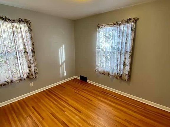 3rd image of 500 20th St NW