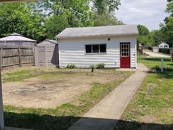 3rd image of 3215 S Bender Ave