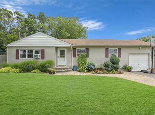 11 Hanrahan Ave, Farmingville, NY 11738