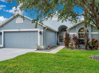 8218 Carriage Pointe Dr, Gibsonton, FL 33534