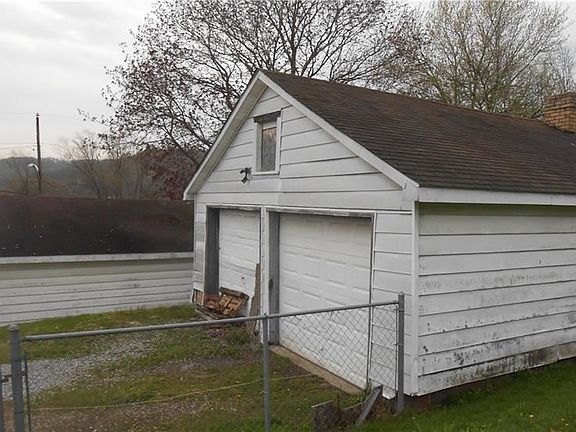 4th image of 136 Haupt St