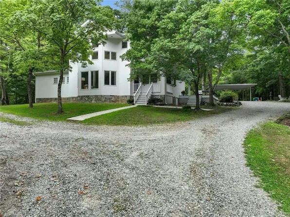 2528 Kivett Dr, Greensboro, NC 27407