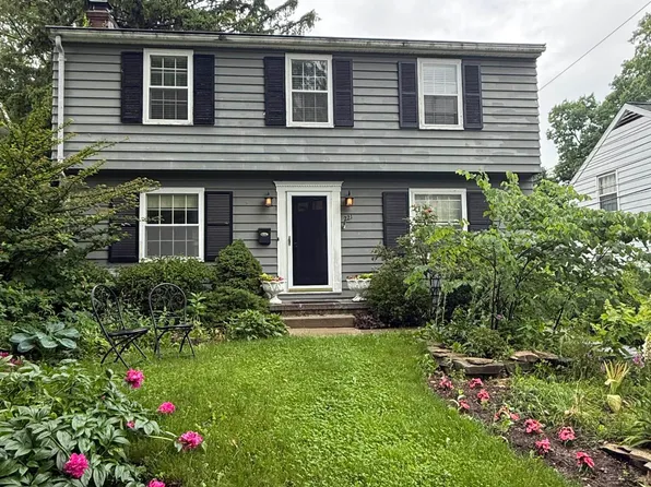 221 Kensington Rd, East Lansing, MI 48823