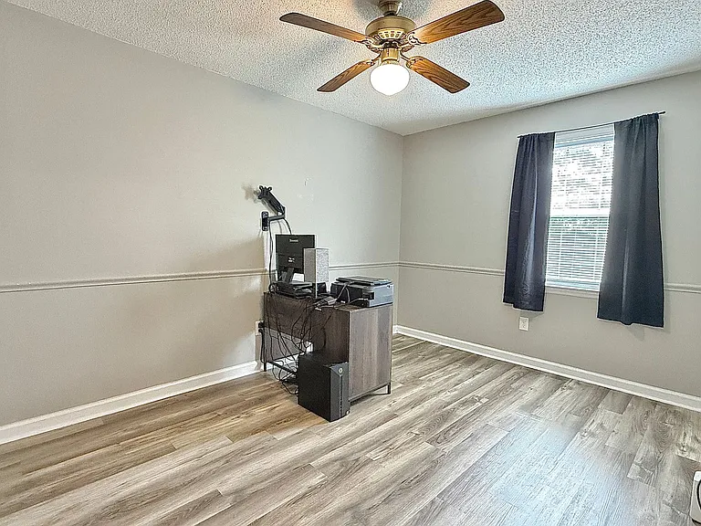 1233 Riyadh Rd — Photo 17