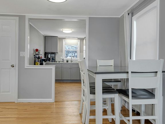 5th image of 61 Christina St Floor 2