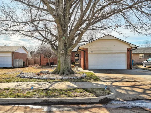224 E 29th St, Edmond, OK 73013