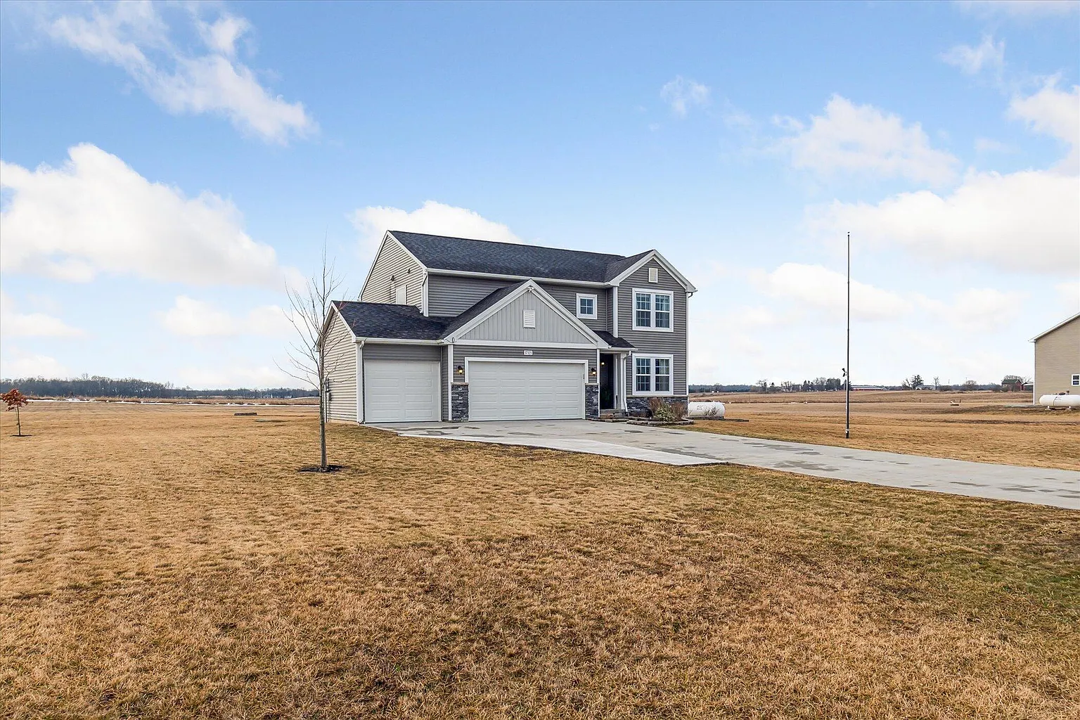 17121 Country Dr photo 1
