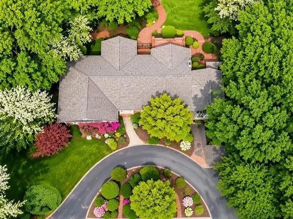 26 Brooks Rd, Longmeadow, MA 01106