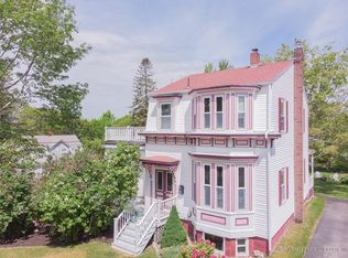 34 Eastern Ave, Boothbay Harbor, ME 04538