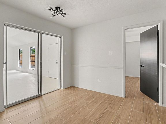 5th image of 2119 Barr St #B