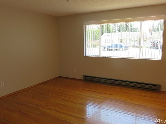 5th image of 4831 72nd Pl NE