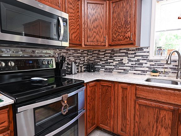 5th image of 1344 E 40th St