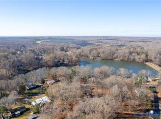 2134 Lakeview Dr, Powhatan, VA 23139