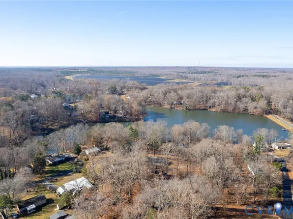 2134 Lakeview Dr, Powhatan, VA 23139