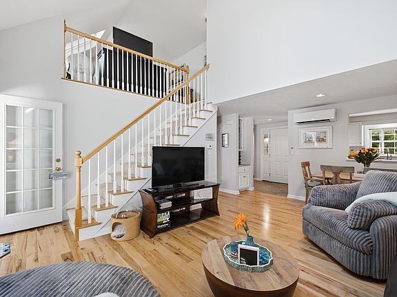 5th image of 80 Stratford Place #80
