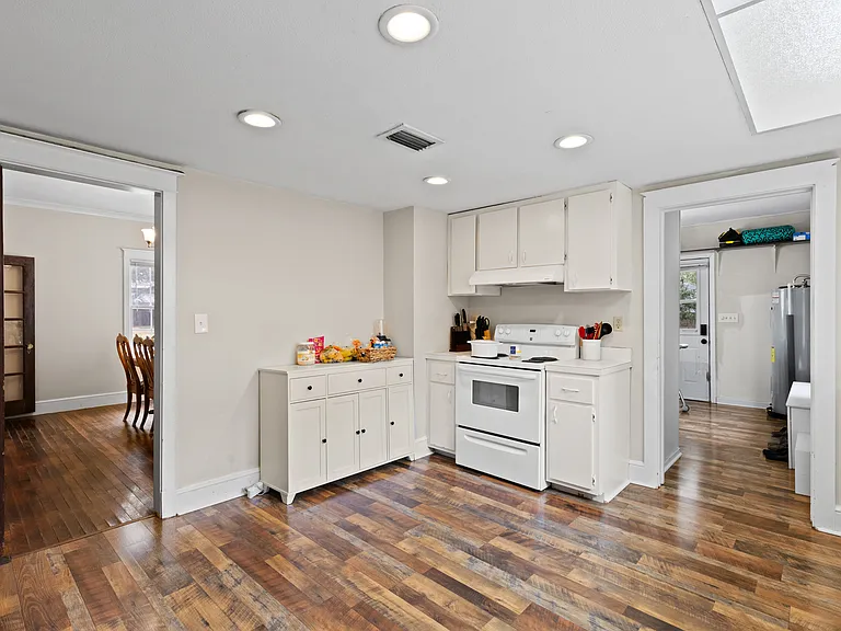 330 NE 1st Ave — Photo 13