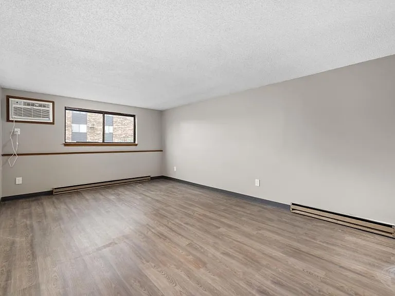 Maplewood Apartments — Photo 4