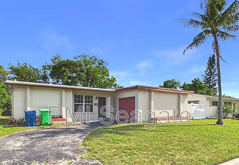 7620 NW 21st St — Photo 1