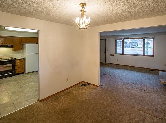 5th image of 3332 W Francis Ave