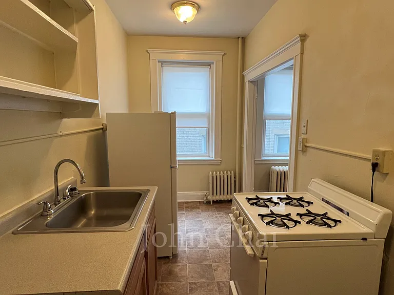 64 Woodstock Ave #8 — Photo 13