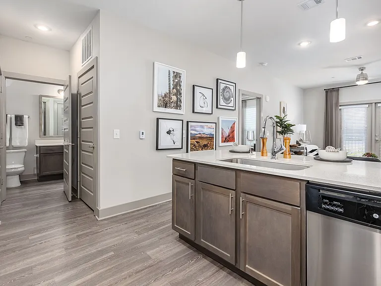 2338 Harvey Mitchell Pkwy S — Photo 47