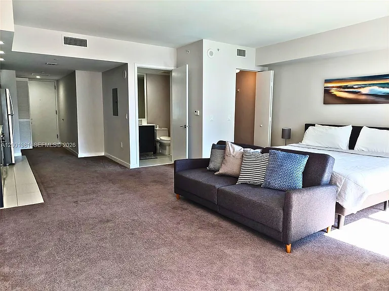 31 SE 6th St #1405 — Photo 5