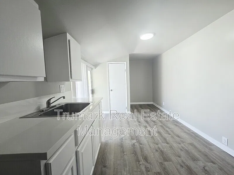 433.5 W Garfield Ave — Photo 2