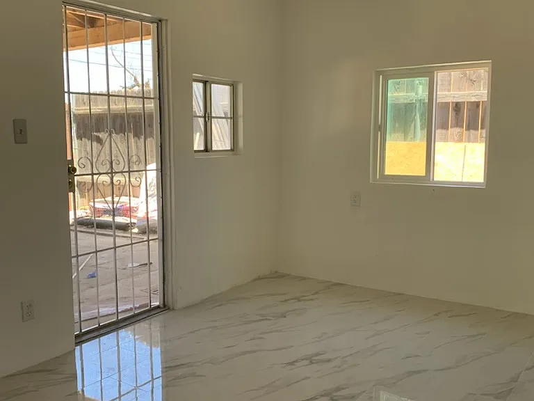 2600 Victoria Dr — Photo 2