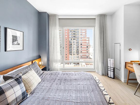 4th image of 555 W 43rd St APT 7C