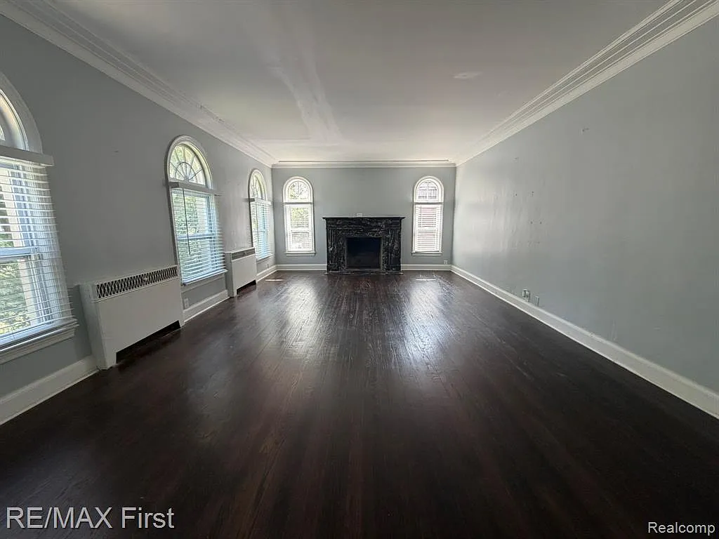 4 bed, 2.5 bath, 2504 sqft, $3,500 — Photo 3