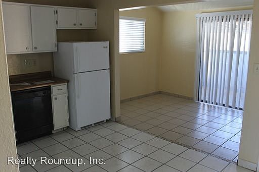 2nd image of 516 E Locust St APT 6