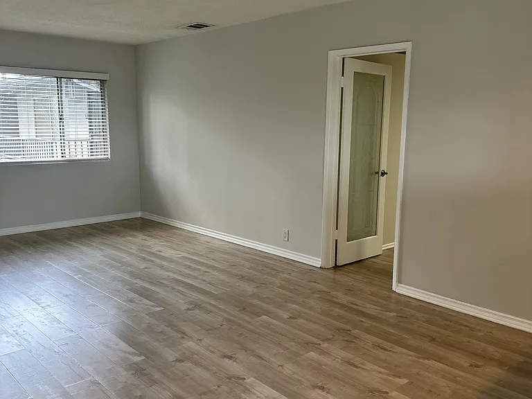 5626-5630 Sultana Ave — Photo 46