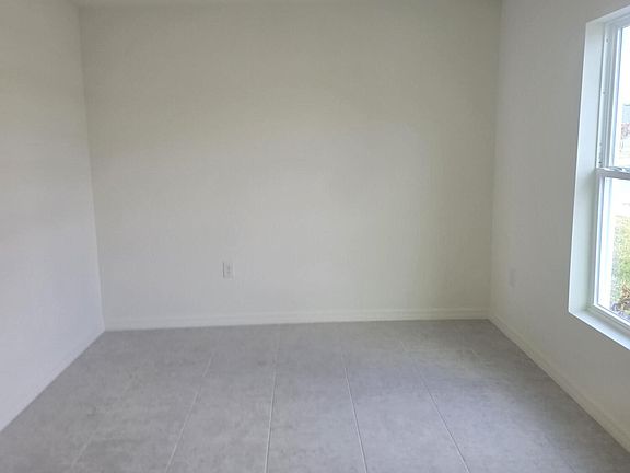 3rd image of 981 SW Richmond Cir SW