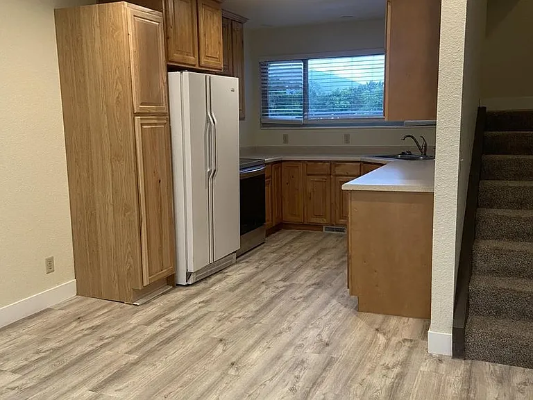 553 E 200 N — Photo 7