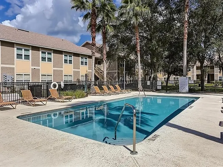 1601 Nectarine St #I6 — Photo 13