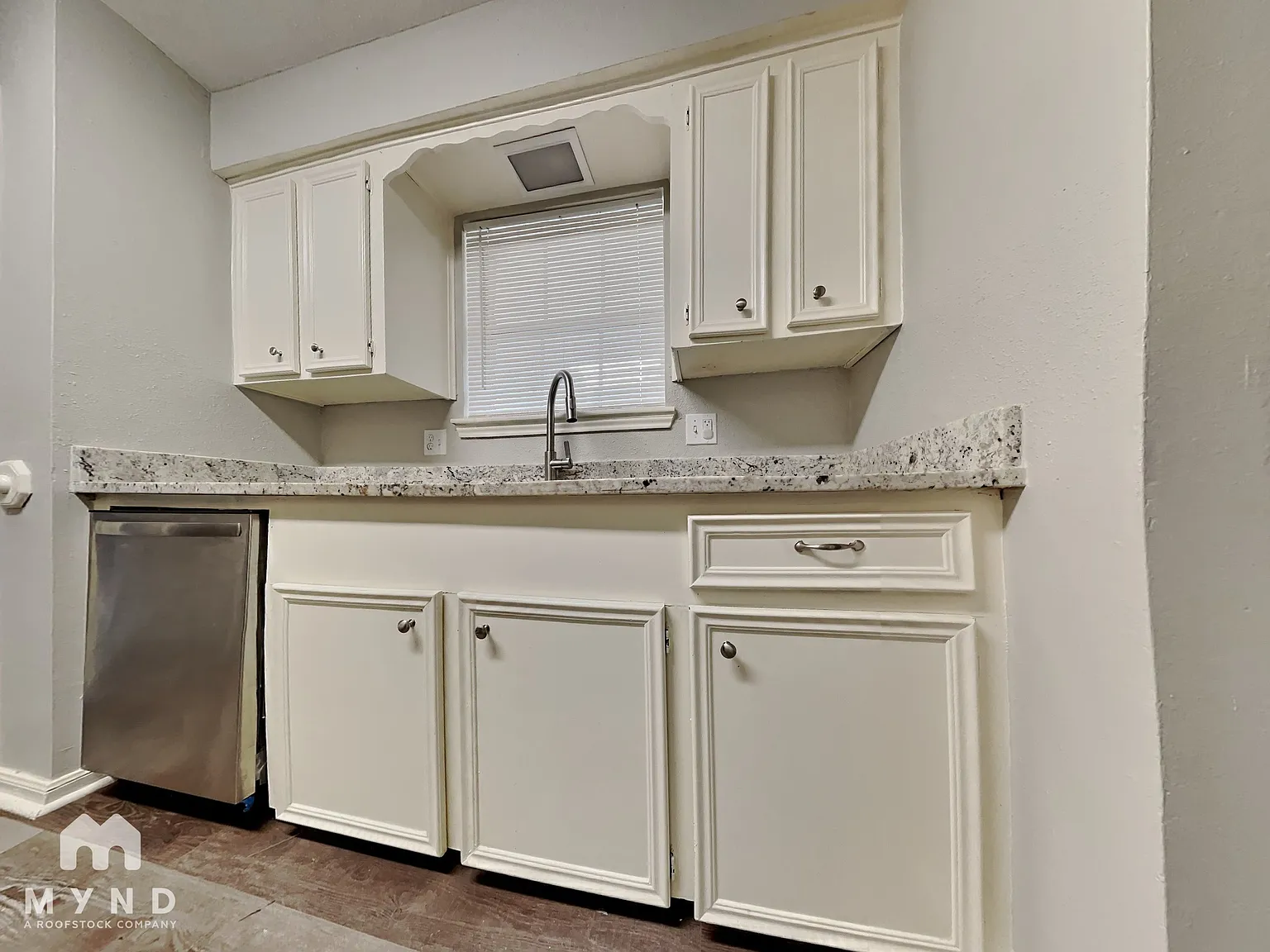 3 bed, 2.0 bath, 1903 sqft, $1,775 — Photo 3