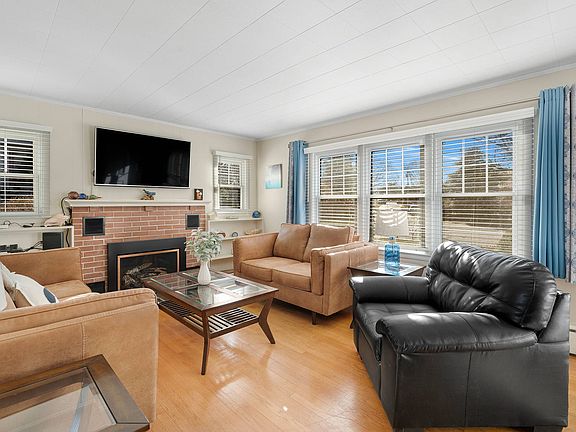 5th image of 31 Harbor Dr