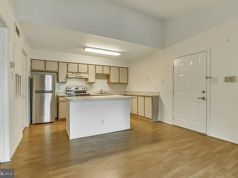 3305 Wyndham Cir #353 — Photo 5