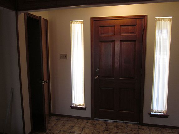 2 coat closets