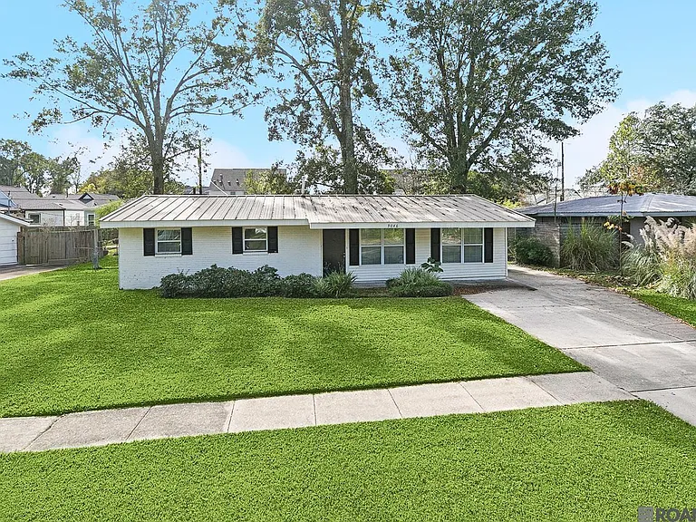 9046 Kingcrest Pkwy — Photo 1