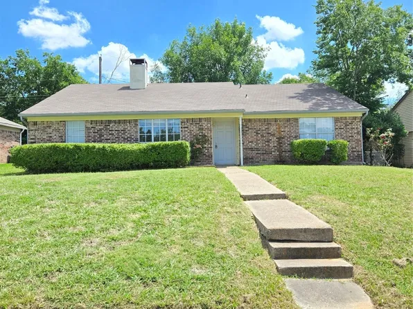 906 High Country Dr, Garland, TX 75041