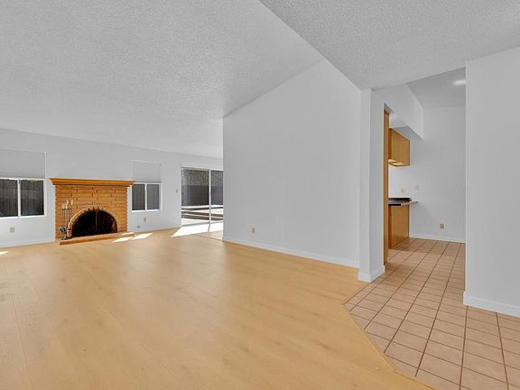 4th image of 9931 Knollview Dr