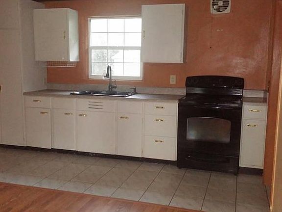 3rd image of 143 W Dicie Ave