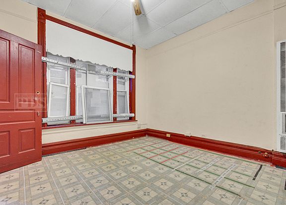 5th image of 2120 S Washtenaw Ave