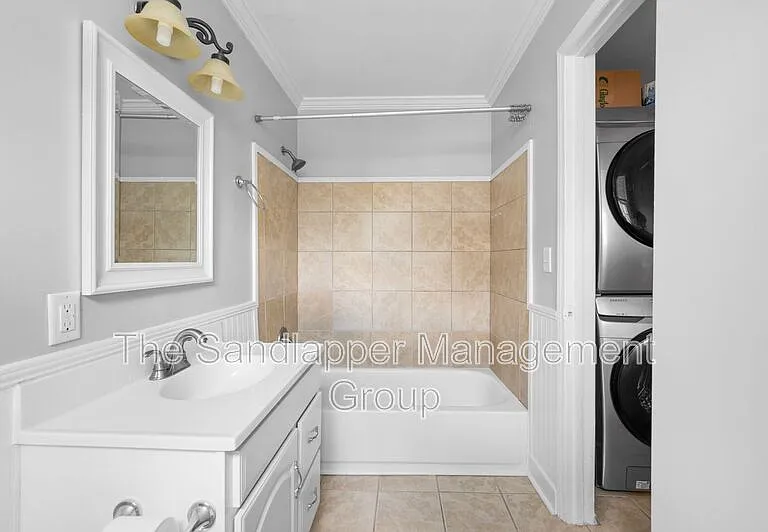 422 Race St — Photo 8