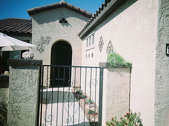 Private front courtyard