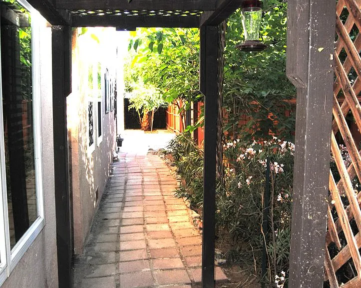 114 Flower St — Photo 26