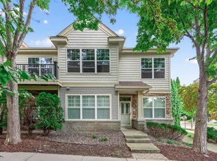 8317 Townsend Dr APT 215, Eden Prairie, MN 55344