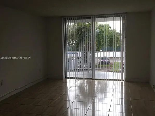 498 NW 165th Street Rd APT D205, Miami, FL 33169