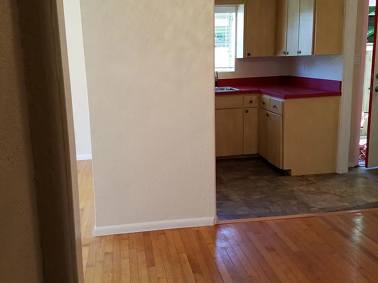 821 E Church St — Photo 8